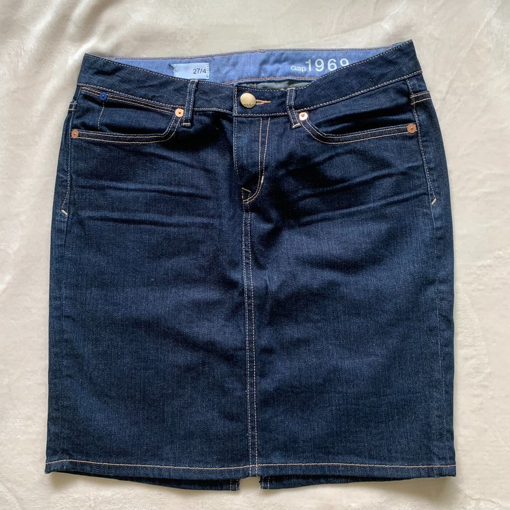 OLD SCHOOL!  GAP 1969 PENICL DEMIN SKIRT.  LENGTH 19 INCHES